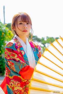 女性去掉所有服装的样子