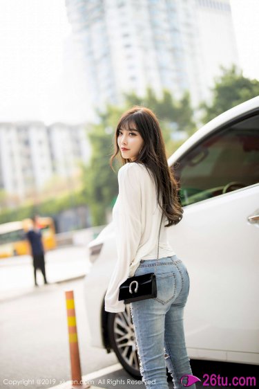 偷看女生胸部